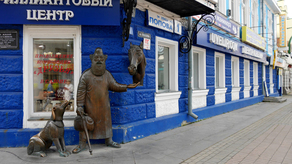 The tradition of cute iron statues continued on the streets of Yekaterinburg