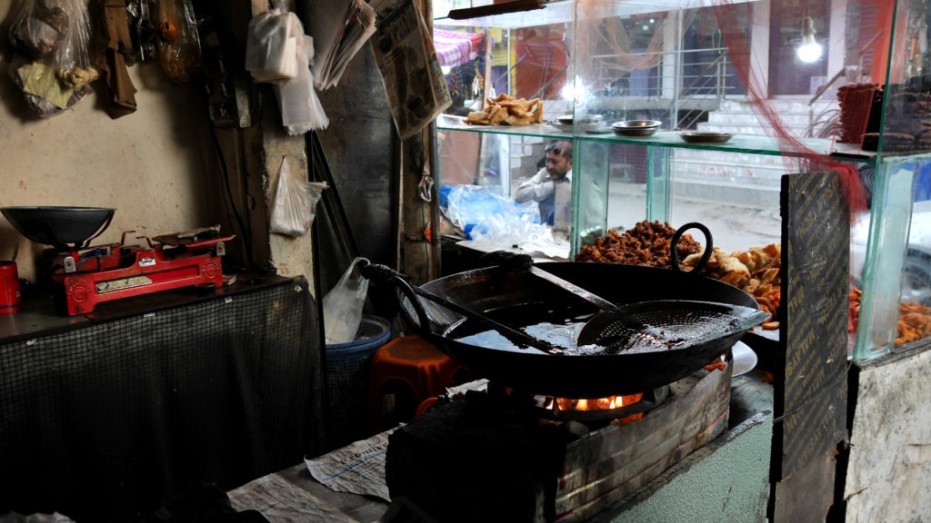 Many food stalls in Danyor sell fried snacks like masala potato wedges, veggie pakora and samosas...