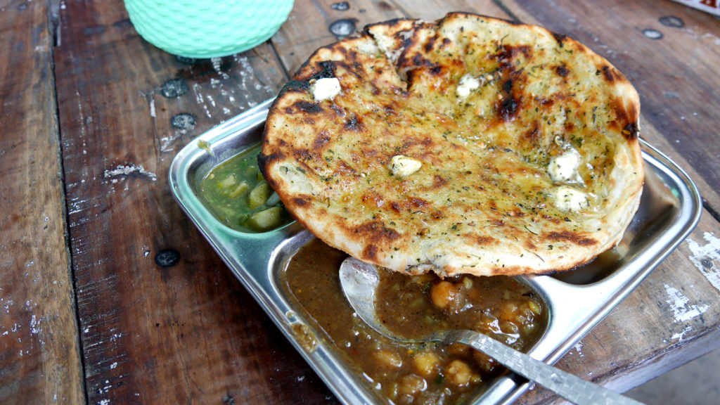 Kulcha with channa ist eine Spezialität aus Amritsar