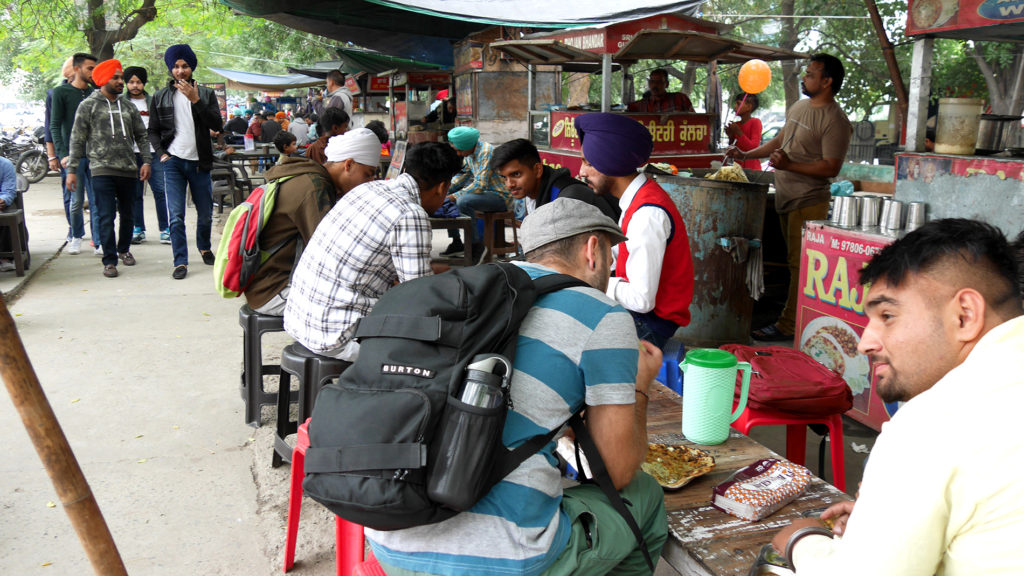 Amritsarissa myös syötiin ihania Intian herkkuja