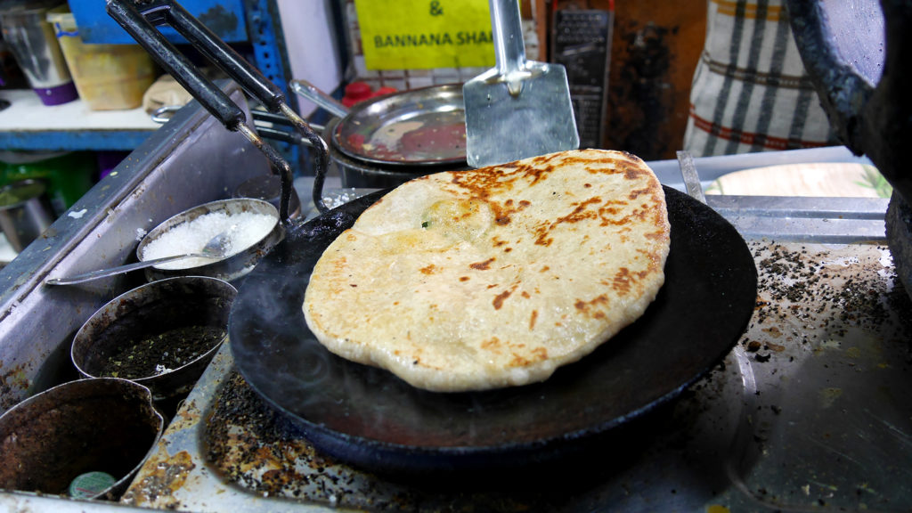 Paratha on intialainen snäkki/aamupala, jota myös Dharamshalassa on saatavilla