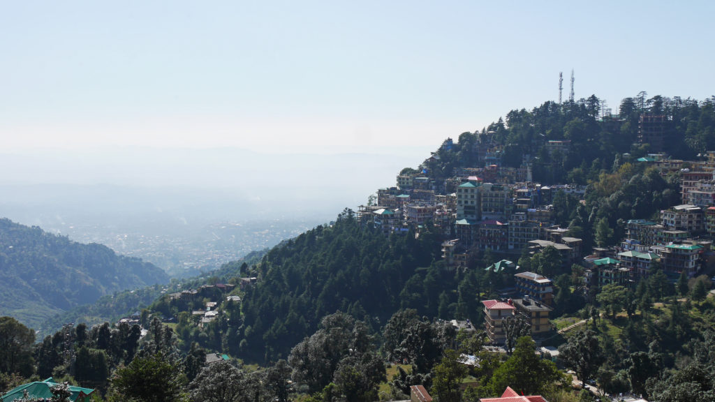 Dharamshala ist eine kleine Stadt im indischen Himalaya