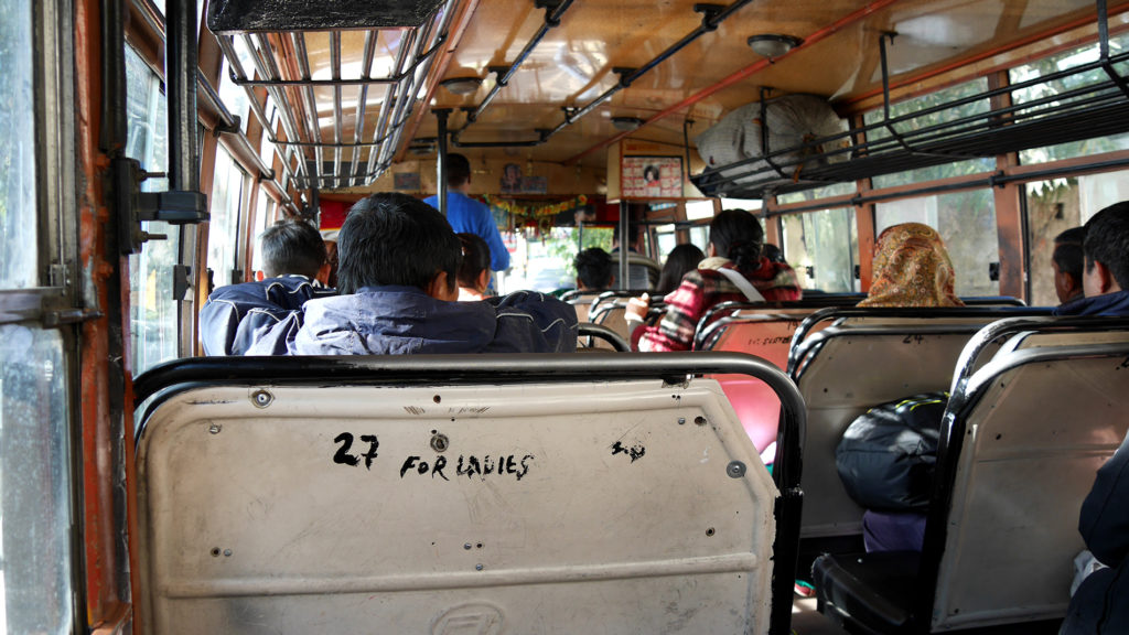 Bussi Mcleod Ganjista Ala-Daramshalan bussiasemalle