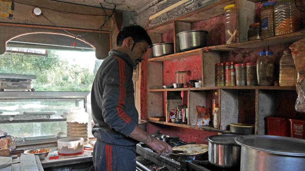 The master himself frying the paratha