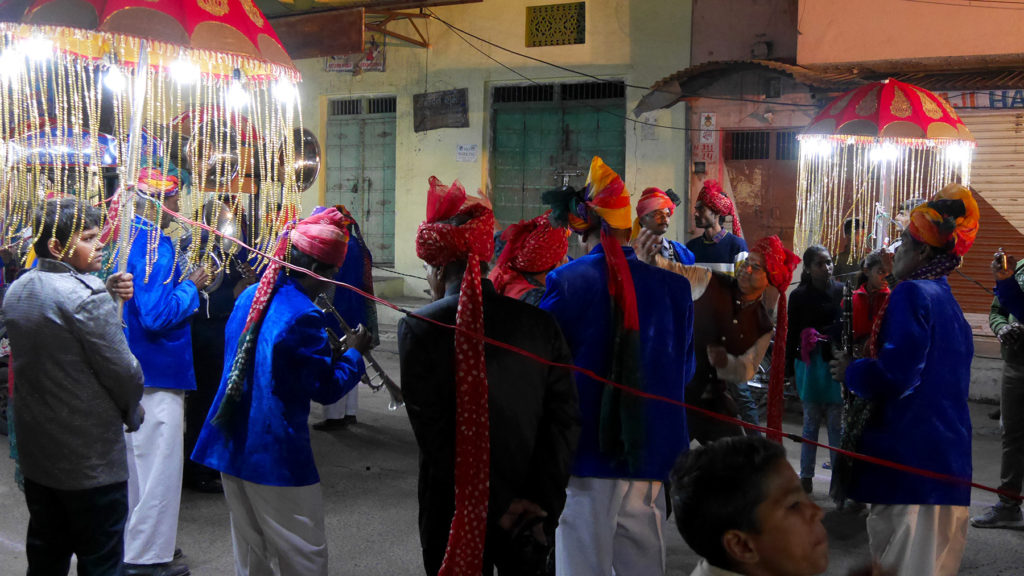 The crazy wedding parade