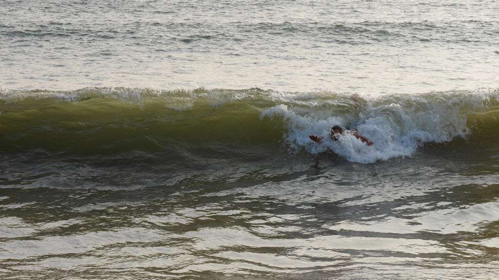 Seri being his own body board