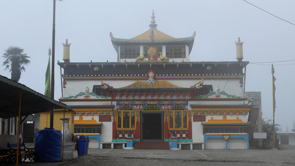 It got cold and foggy when we arrived to the Yiga Choeling monastery