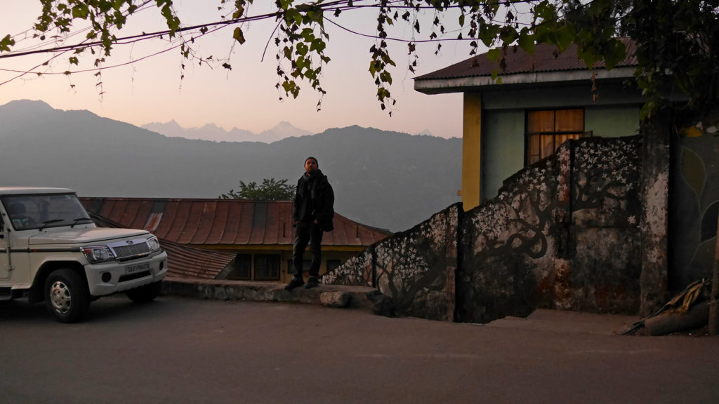 Gangtok ist von den schneebedeckten Gipfeln des Himalaya umgeben