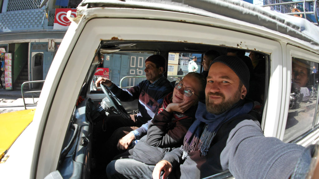 Wir genießen unsere Fahrt im Sumo-Taxi...