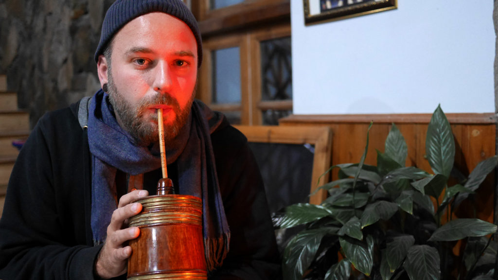 Mmm... Tongba schmeckte gut, ein bisschen sauer und alkoholisch