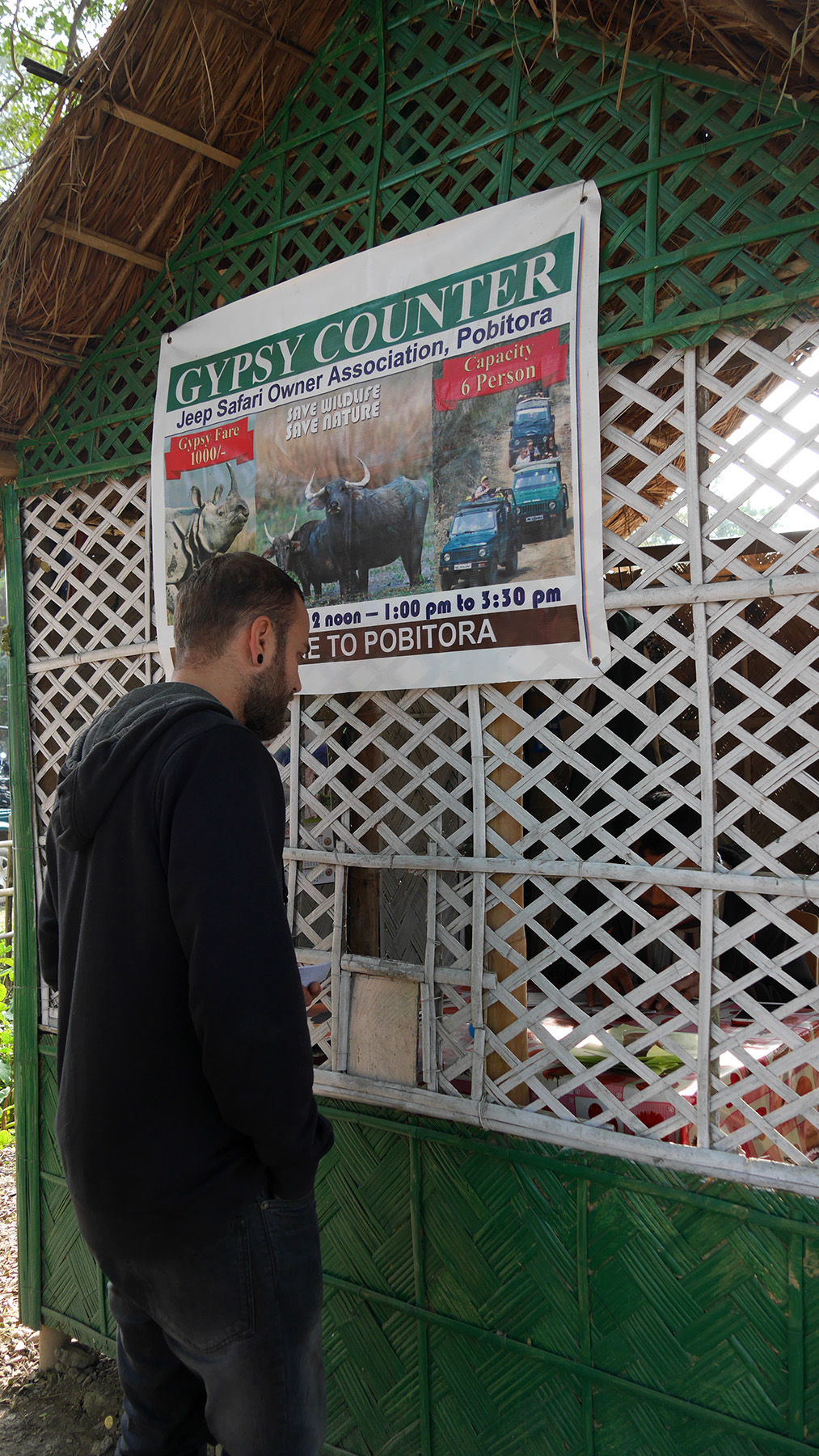 Das Rangerbüro befindet sich kurz vor dem Eingang. Die Jeeps werden hier "Gypsy" genannt.