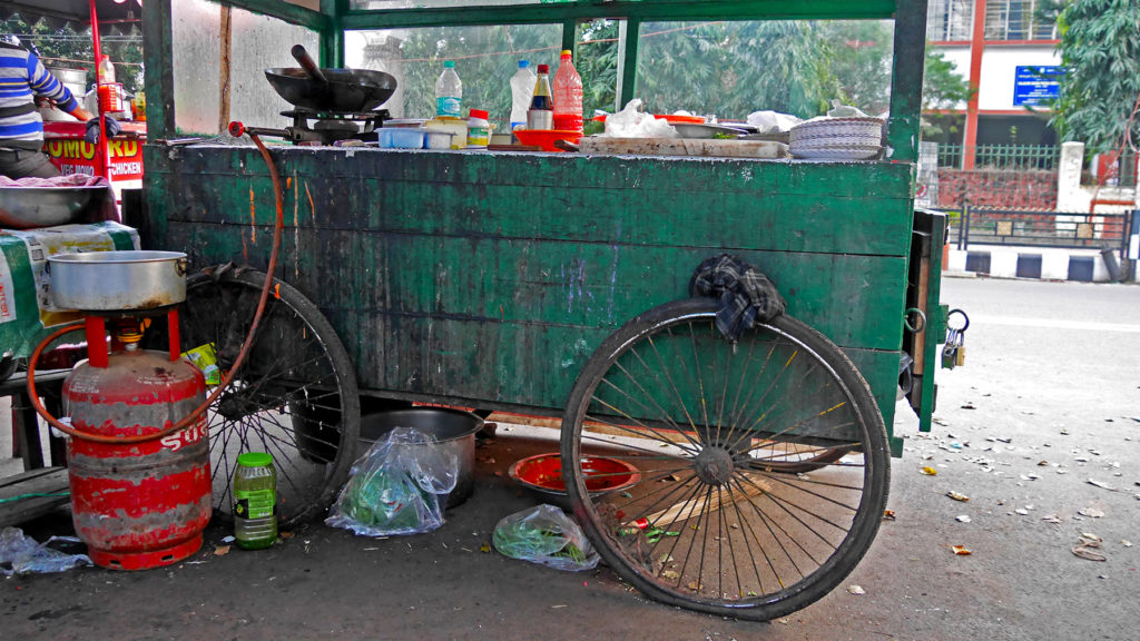 The roll stand. Somehow we usually just trust our luck with all kinds of street stalls. Maybe we shouldn’t. 