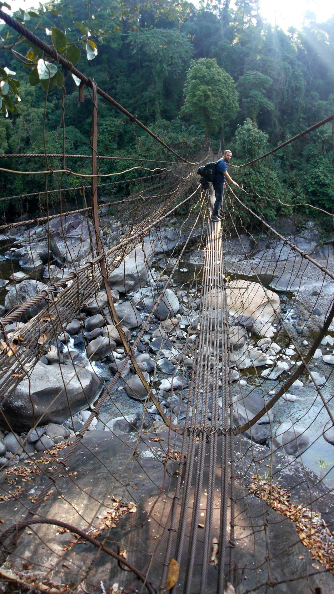 The long iron bridge leading to Tyrna