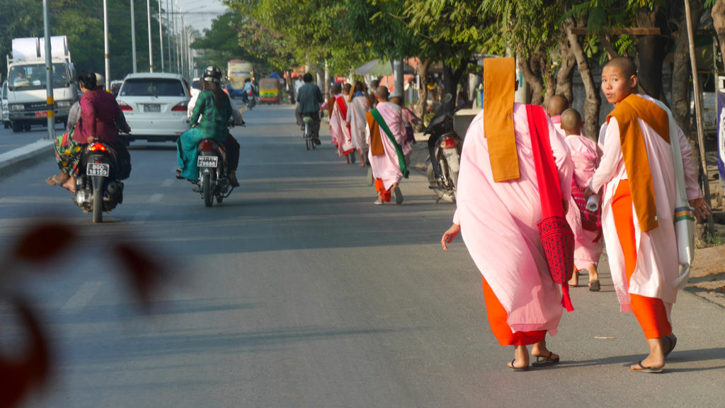 You can see monks everywhere in Mandalay. In Myanmar, every buddhist boy has to become a monk at least for a short period of time in their lives