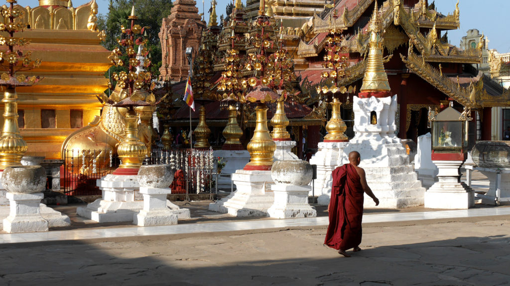 Munkki Shwezigon-pagodilla