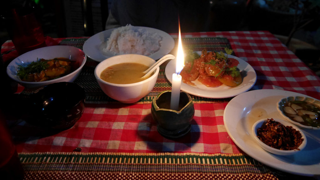 Ein köstliches burmesisches Essen im Moon Restaurant