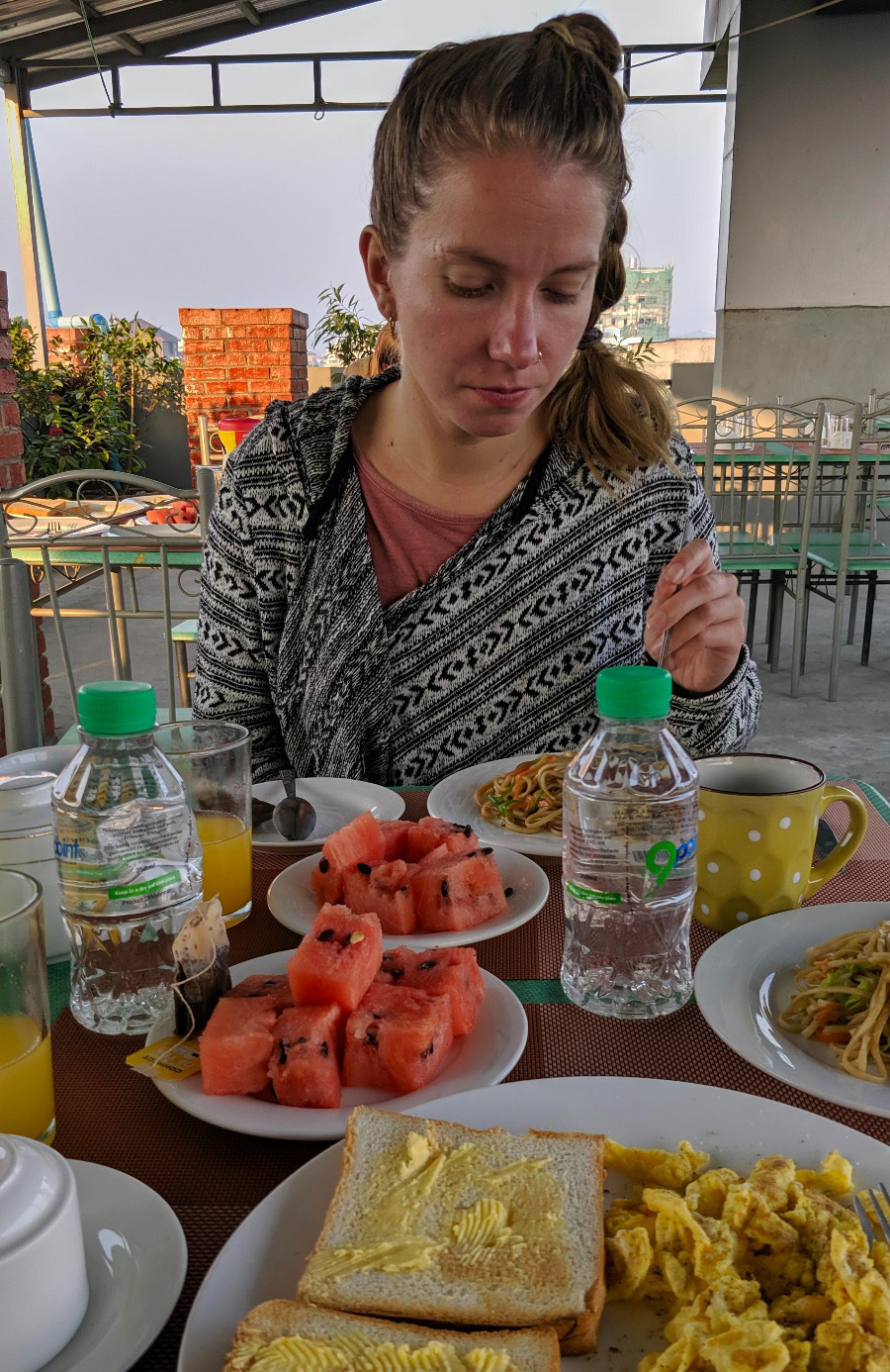 Another simple but delicious dish we got to taste on the hotel breakfast: fried noodles with mustard oil, which gives the dish a very distinct flavour