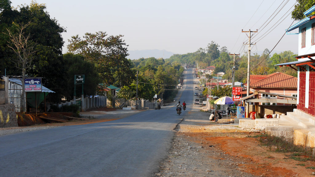 The main street of Ywangan