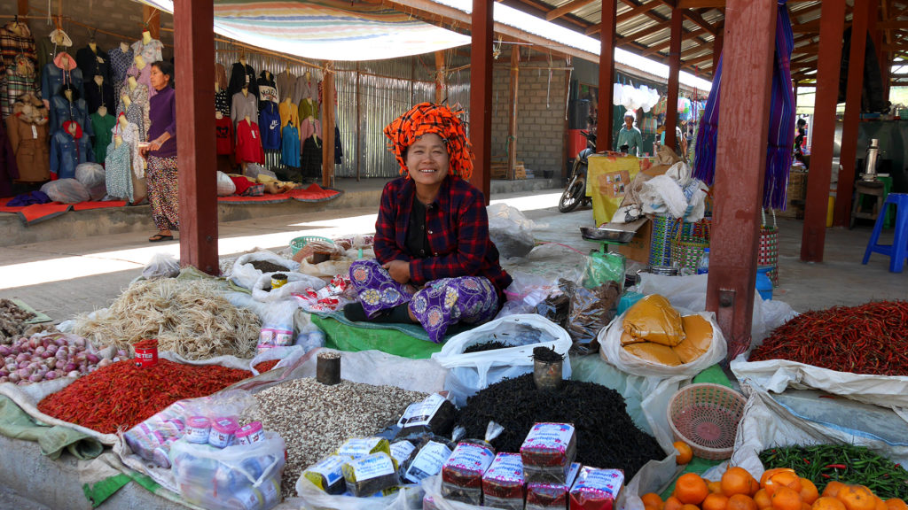 A woman of Pa'O tribe selling spices